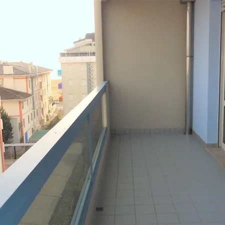 Apartman Stylish 50mt From The Sea With Pool Access