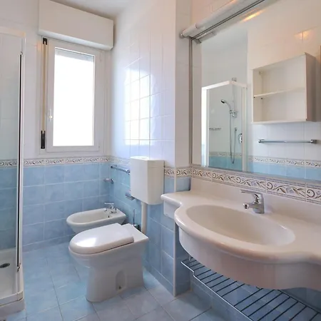 Stylish 50mt From The Sea With Pool Access Apartman