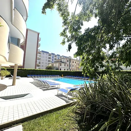 Apartman Stylish 50mt From The Sea With Pool Access